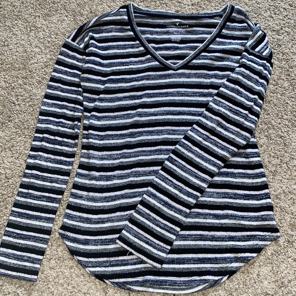 American Eagle Long Sleeve/Sweater. Size S.